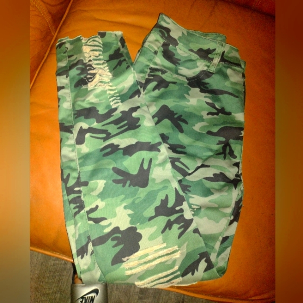Camo ripped skinny jeans